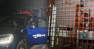 মেহেরপুরে ককটেল ফাটিয়ে বিকাশ দোকানদারের ২ লাখ টাকা ছিনতাই